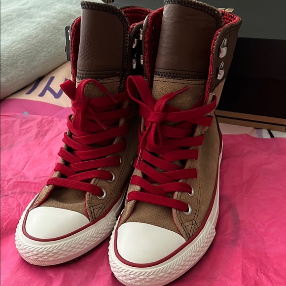 Converse High-Top Sneakers - Brown and Red
Women size 5 - Picture 7 of 8